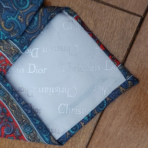 Vintage Christian Dior Vibrant Paisley Print Matte Silk Tie Made in Canada - Picture 4 of 7
